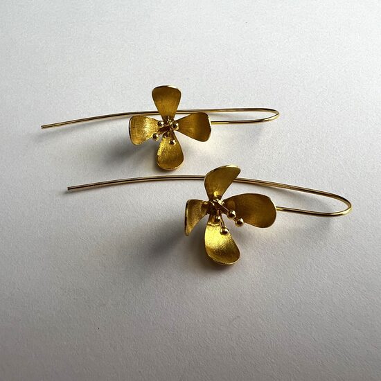 Flower Earrings Flores Blancas Dorado